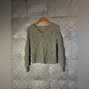Moon & Madison Light grey V Neck Knit Sweater Small